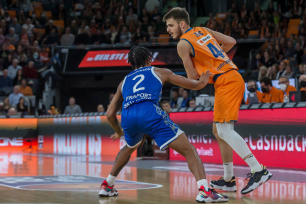 效力海外俱 效力海外俱