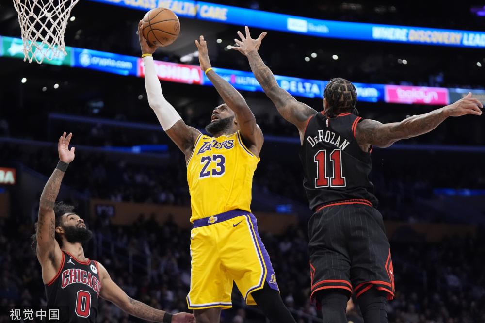 欧冠综合：巴黎“点杀”利物浦晋级八.