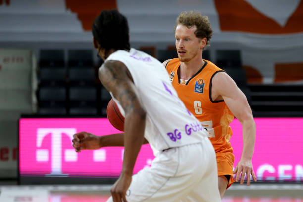 体育青岛：劈波斩浪勇向前 11支队伍“艇”进唐岛湾