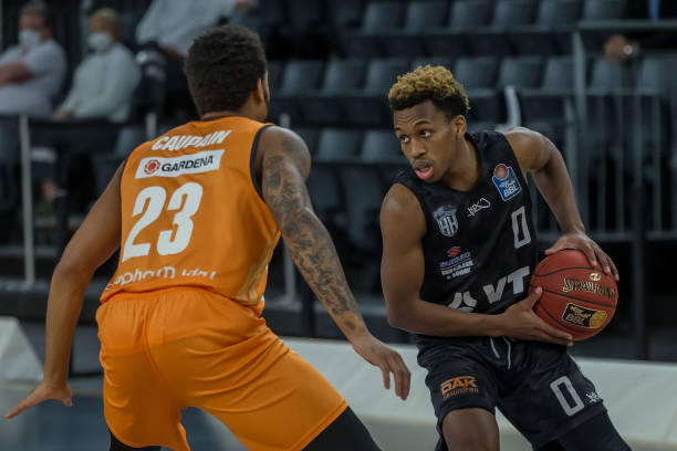 美媒晒图庆祝奥本大学进入四强：布鲁姆成为封面人物73.