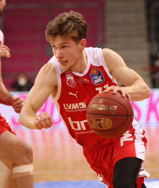 摩根转发评论萨拉赫赛后炮轰言论：也许是时候该来个采访了