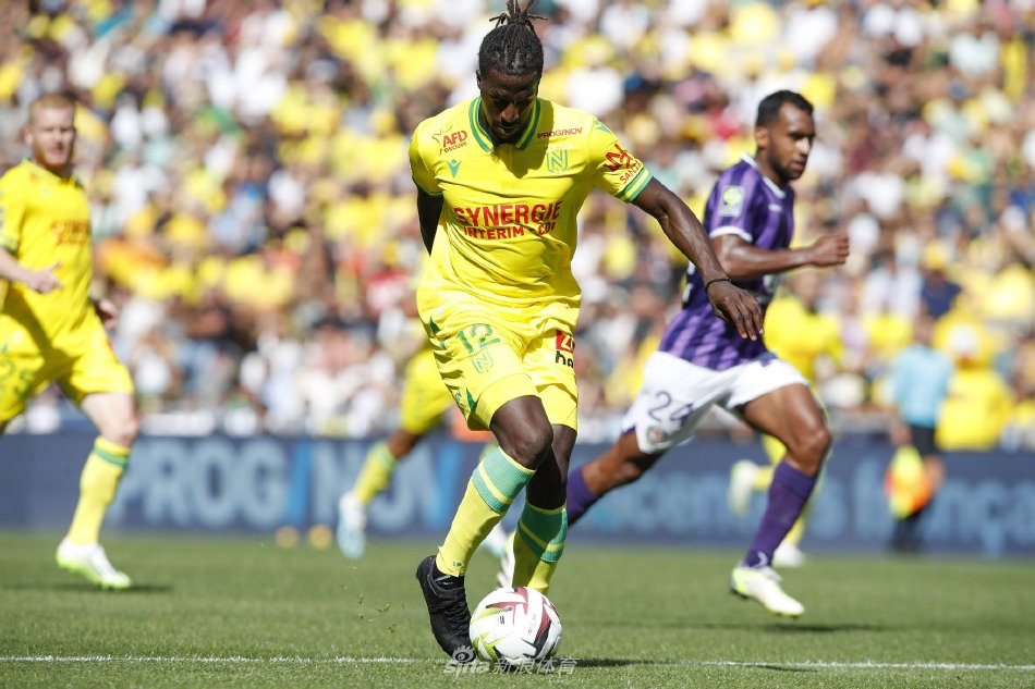 弗拉格第26场砍下40+！老詹第69场才做到！张伯伦第1场就拿下43分（弗拉格第26战轰下40+，老詹第69战才达成，张伯伦处子秀怒砍43分）